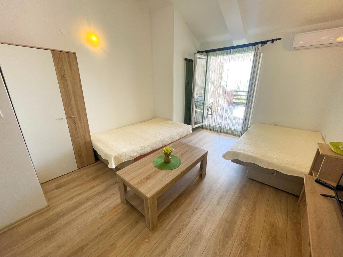 Apartmani Milan ซริกเวนิซา ภายนอก รูปภาพ