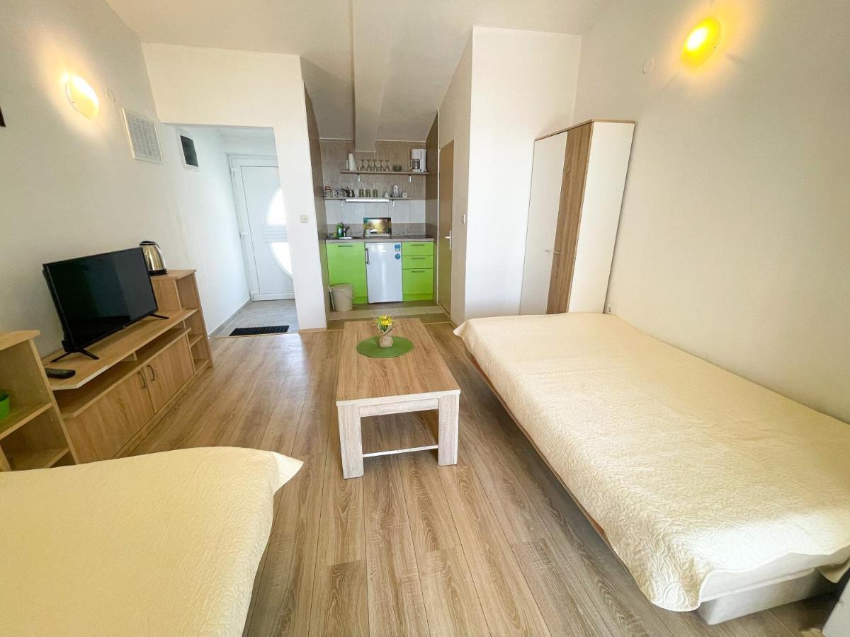 Apartmani Milan ซริกเวนิซา ภายนอก รูปภาพ