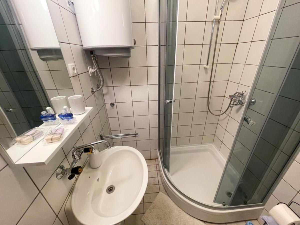 Apartmani Milan ซริกเวนิซา ภายนอก รูปภาพ