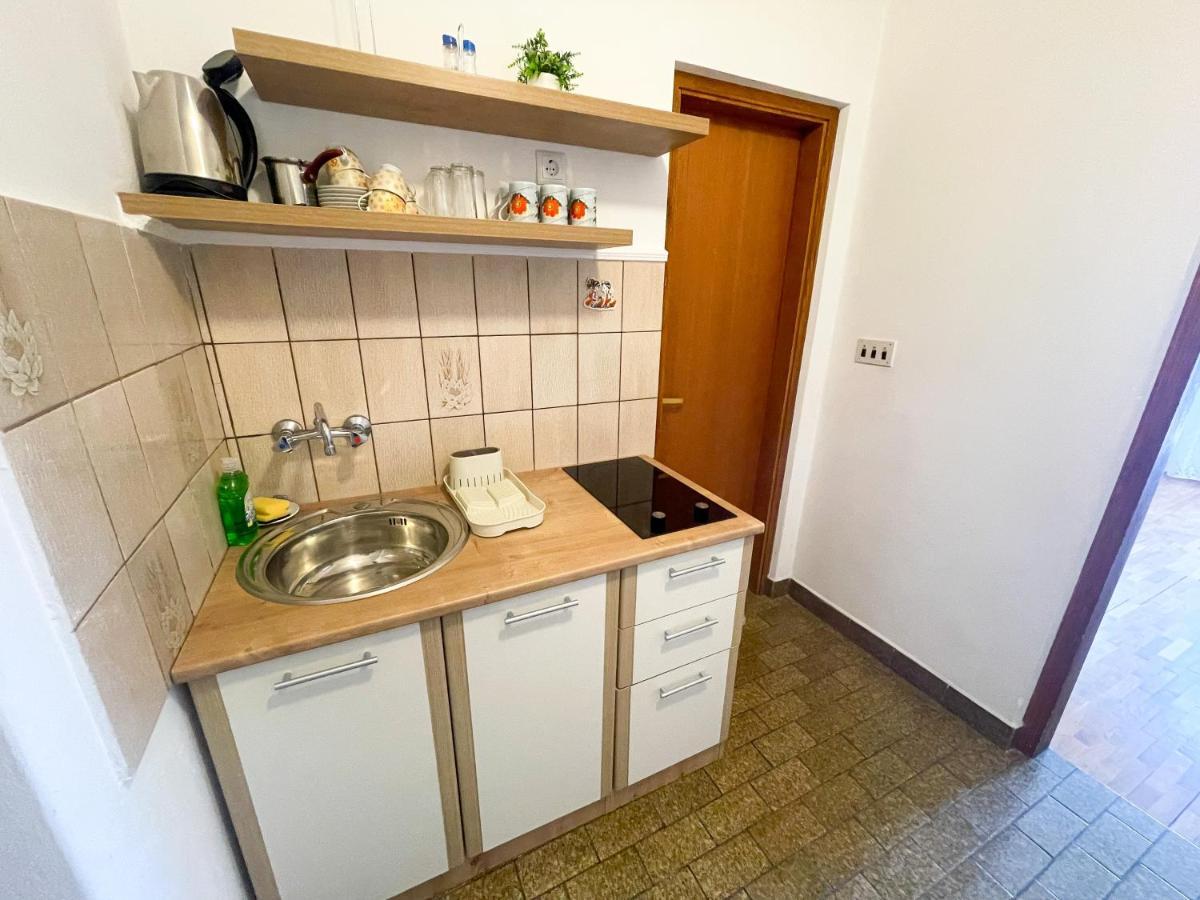 Apartmani Milan ซริกเวนิซา ภายนอก รูปภาพ