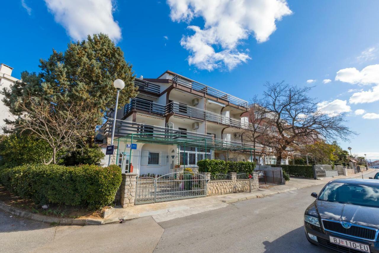 Apartmani Milan ซริกเวนิซา ภายนอก รูปภาพ