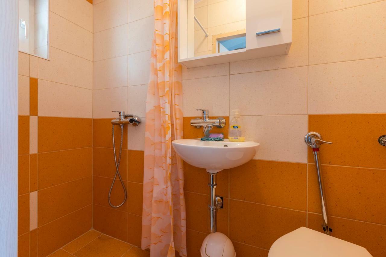 Apartmani Milan ซริกเวนิซา ภายนอก รูปภาพ